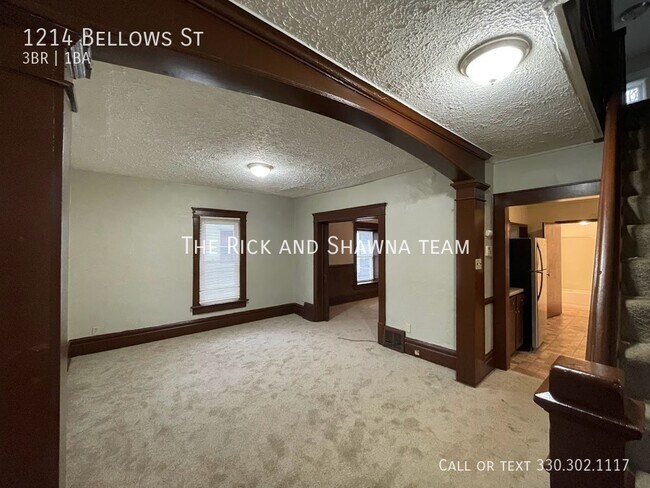 Building Photo - Three bathroom two bathroom home for rent