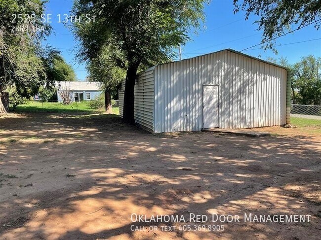 Foto del edificio - 2525 SE 13th St