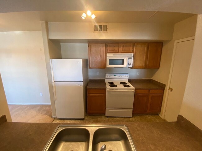 Building Photo - 7255 W Sunset Rd