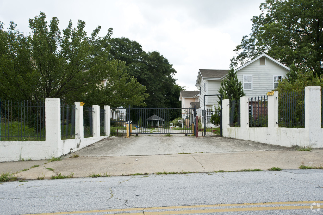 Primary Photo - Manor Partners Apartments