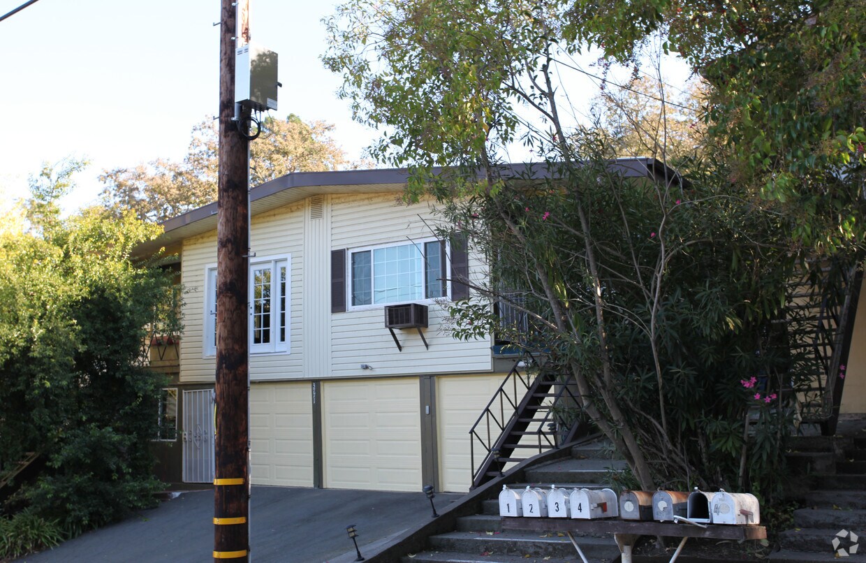Building Photo - 3771 Sundale Rd