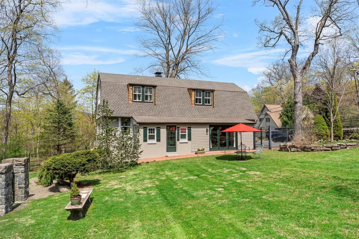 Primary Photo - 72 Clubhouse Rd