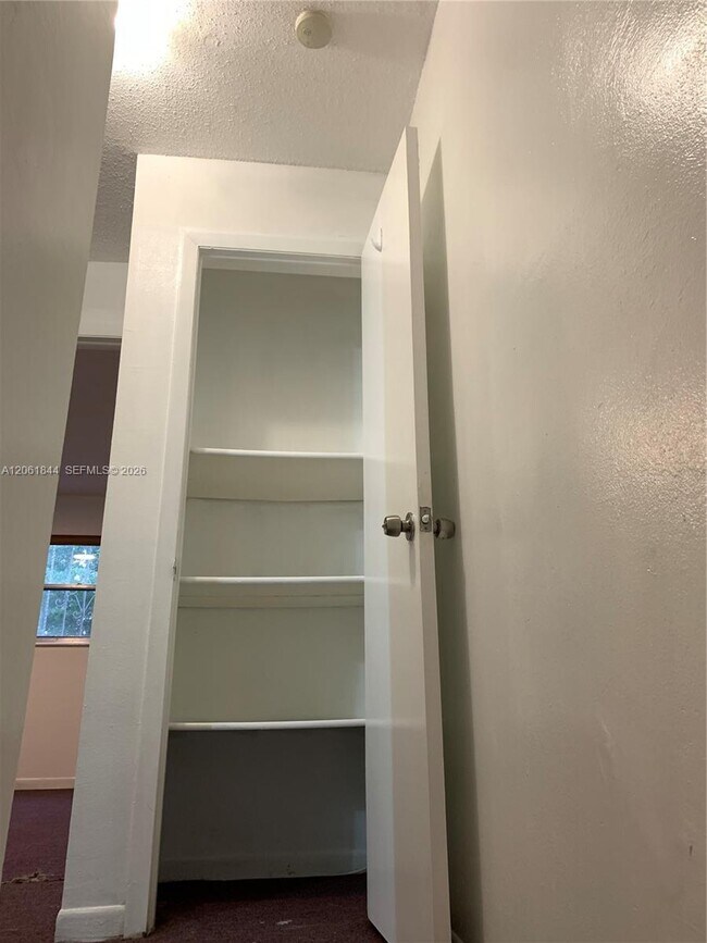 Foto del edificio - 5453 NW 169th Terrace