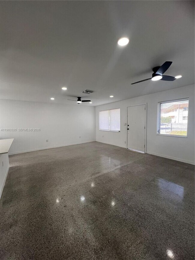 Foto del edificio - 3820 SW 16th St