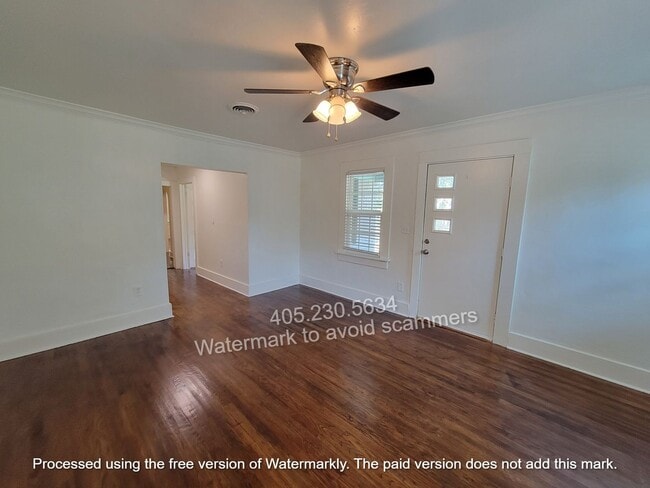Building Photo - 2 bed duplex near Plaza!