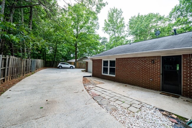 Photo - 2496 Leeshire Rd Townhome