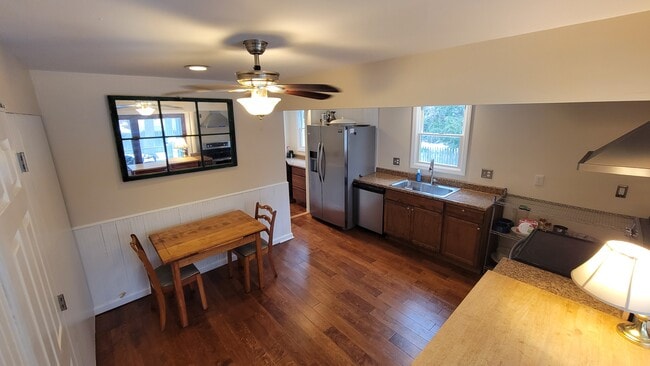 Building Photo - 10 Channel Ave