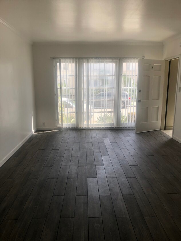 4147 S Bronson Ave Unit 1, Los Angeles, CA 90008 Apartments in Los