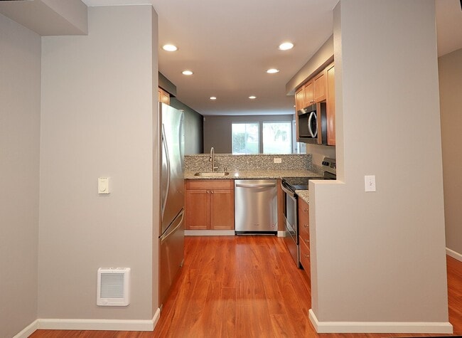 Building Photo - Aspen Grove Condo