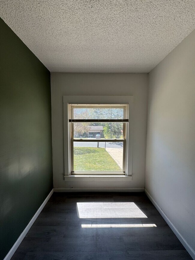 Foto del edificio - Charming 3 Bed 2 Bath Home with Fenced Yard