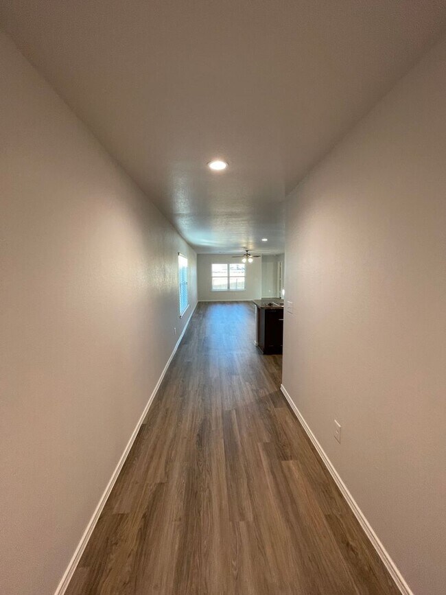 Foto del edificio - Three Bedroom | Two Bathroom Home in Magnolia