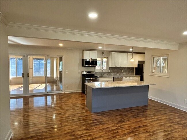 Building Photo - 4642 Elmhurst Drive