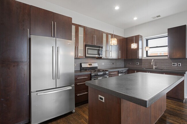 Building Photo - 1412 W Morse Ave