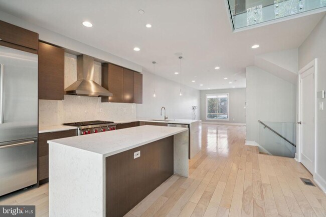 Building Photo - 607 Poplar St