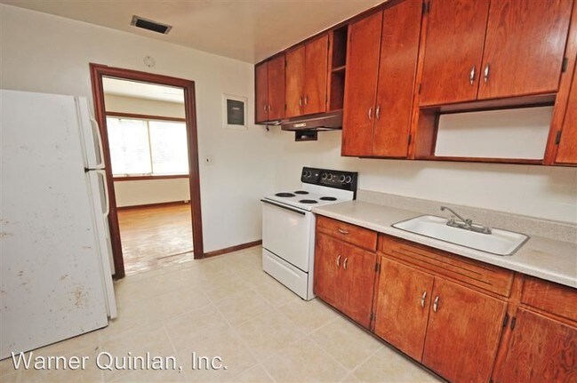 Building Photo - 2423 Chelsea St