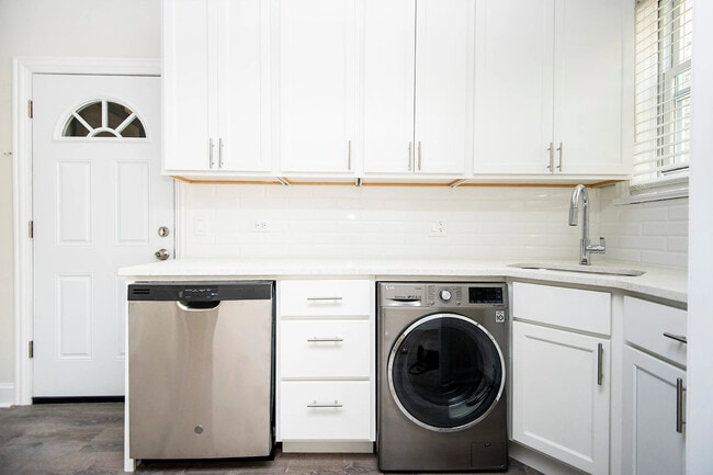 Building Photo - 319 Kedzie St