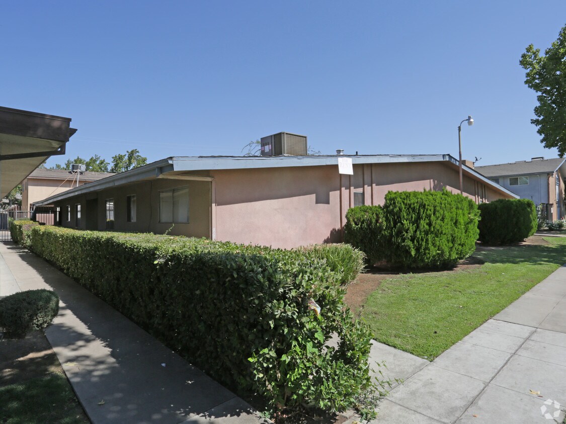 3327 E Fairmont Ave, Fresno, CA 93726 Apartments in Fresno, CA