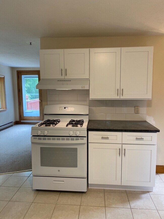 Kitchen - 33 Esty St