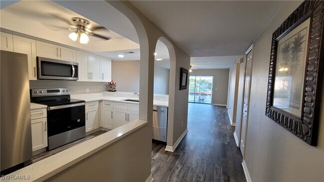 Building Photo - 425 SW 47th Terrace