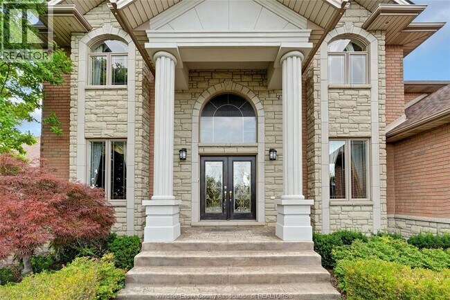 Building Photo - 1585 Stoneybrook Crescent