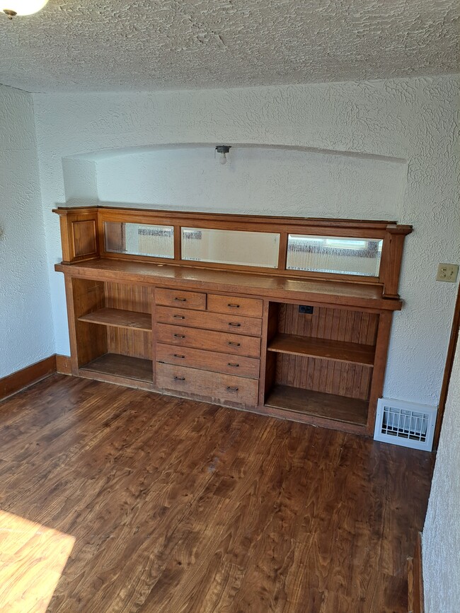 Built-in in Dining Room - N89W16208 Cleveland Ave