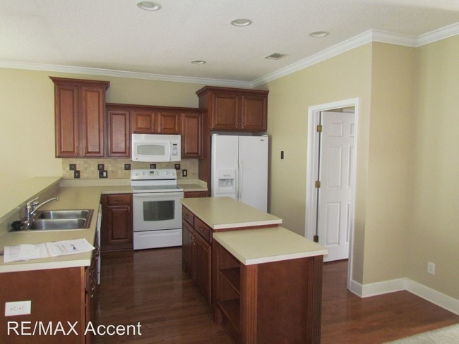 Building Photo - 4 br, 3 bath House - 110 Savannah Lane