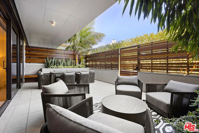 Foto del edificio - 8420 Sunset Blvd