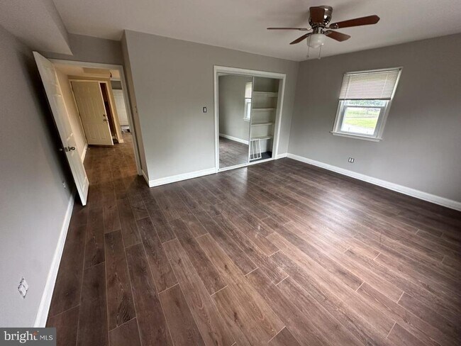 Building Photo - 509 Kedron Ave