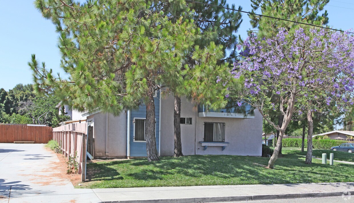 Building Photo - 7461-7469 Daytona St