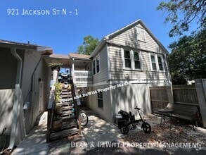 Building Photo - 921 Jackson St N