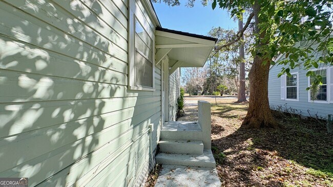 Building Photo - 505 Osborne St