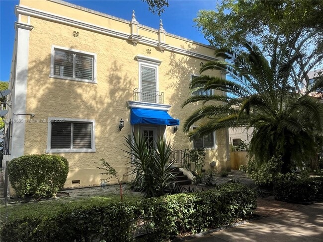 Foto del edificio - 223 Calabria Ave