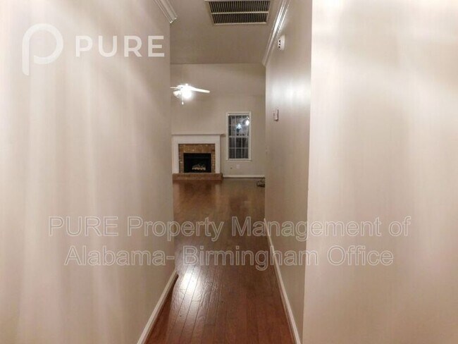 Building Photo - 165 Hickory Point Dr