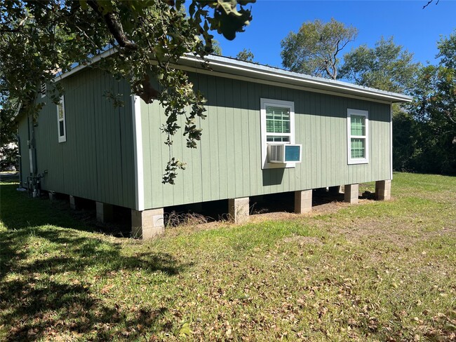 Building Photo - 810 S Brownell St