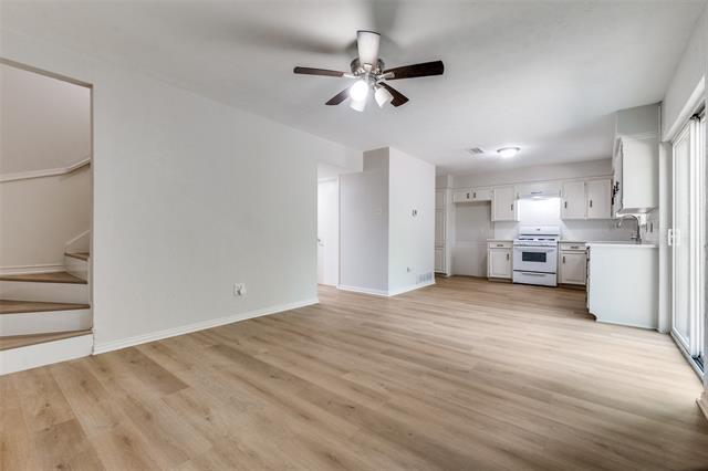 Foto del edificio - 8303 Lullwater Dr
