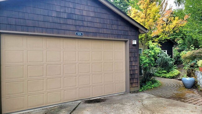 Building Photo - Beautiful Contemporary 3 bed/2ba home in M...