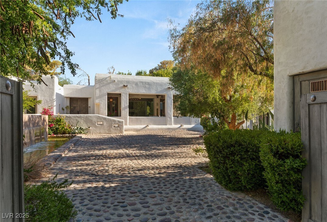 Foto principal - 7330 N Rainbow Blvd