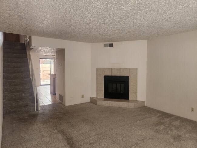 Foto del edificio - 6041 Sequoia Rd NW