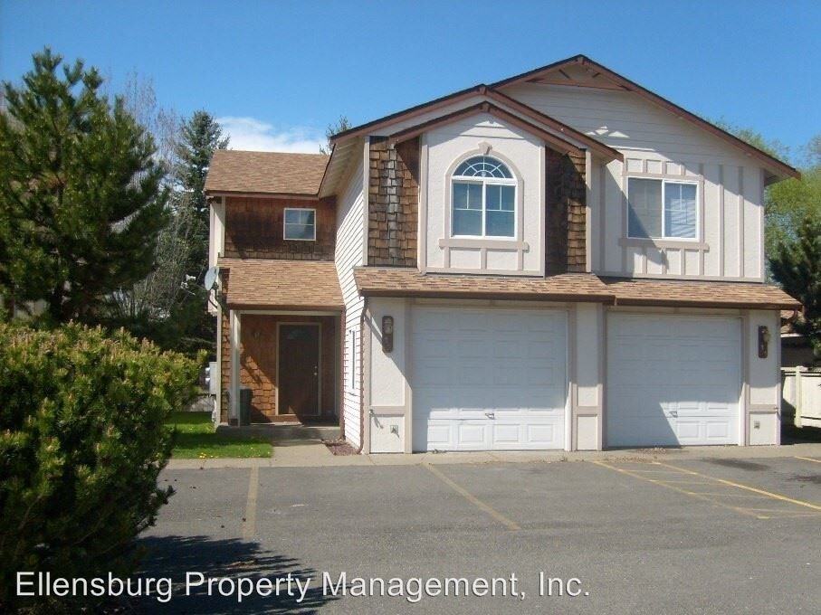 Primary Photo - 3 br, 2.5 bath Apartment - 406 E Helena Ave.