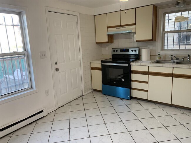 Building Photo - 378-380 Halladay St
