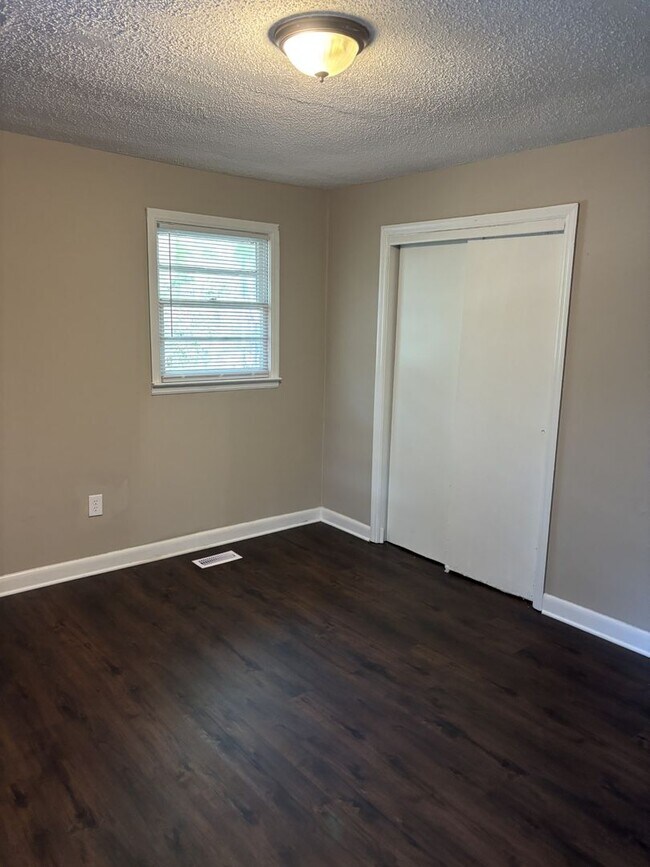 Foto del edificio - 213 Caulder Cir