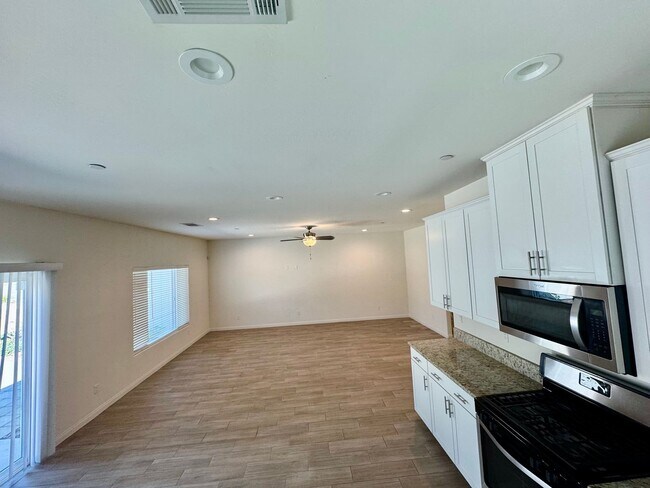 Building Photo - 3924 Majorca Ct