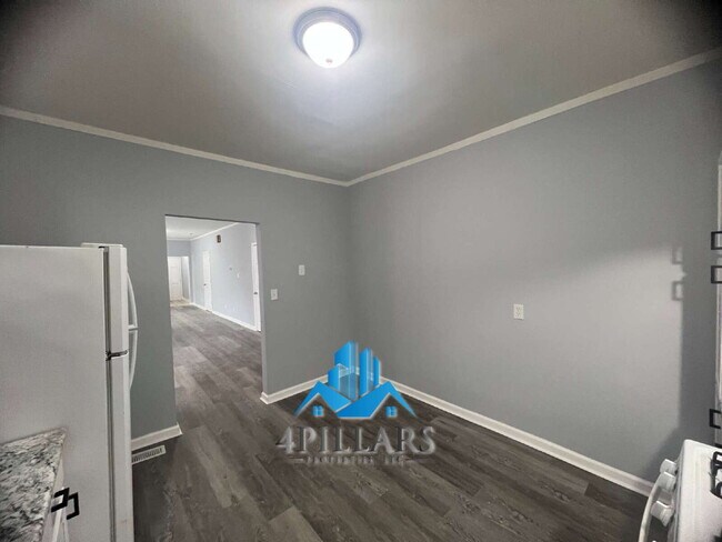 Foto del edificio - 3904 Deodar St