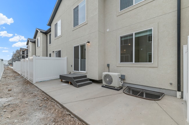 Building Photo - 1538 720 N