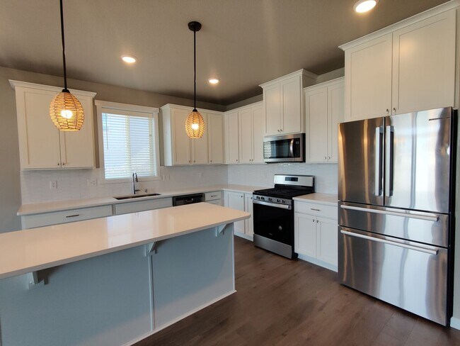 Building Photo - Gorgeous Newer Single Family Home in West ...