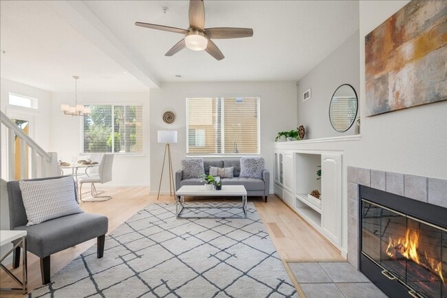 Building Photo - Spacious and Bright Townhouse in the Heart...