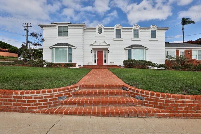 Foto del edificio - Stunning Point Loma Home with Downtown/Bay...