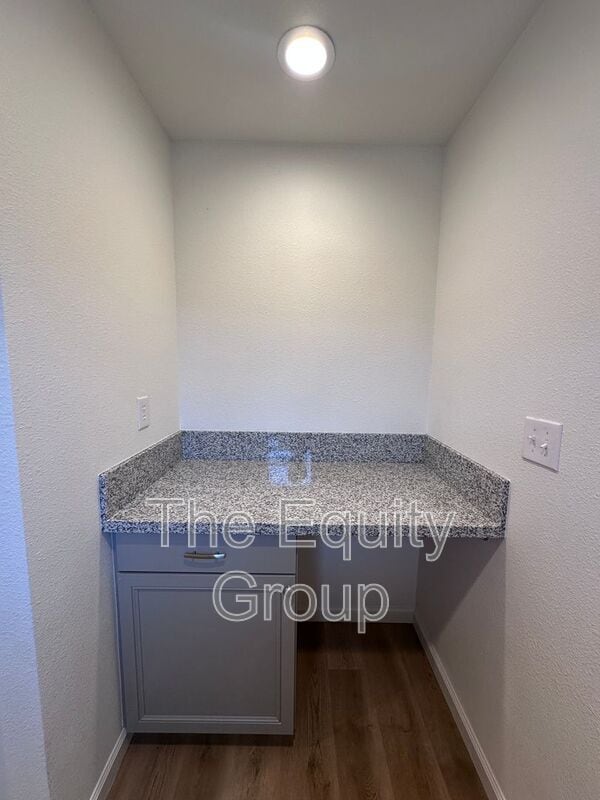 Foto del edificio - 145 N A St