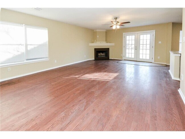 Building Photo - 6601 White Oaks Ln