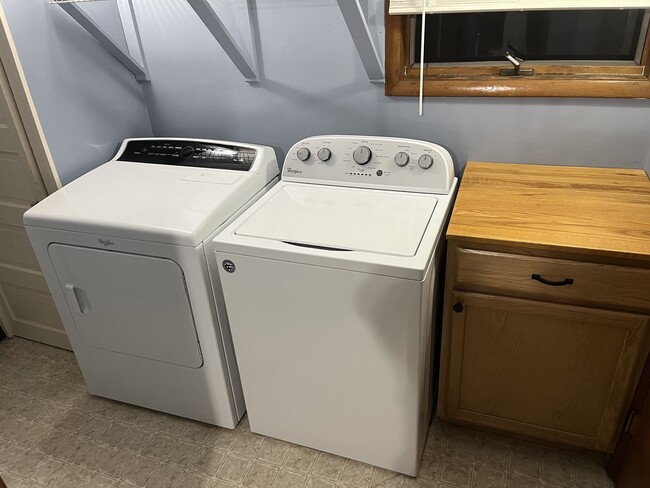 Building Photo - 105 Myers St